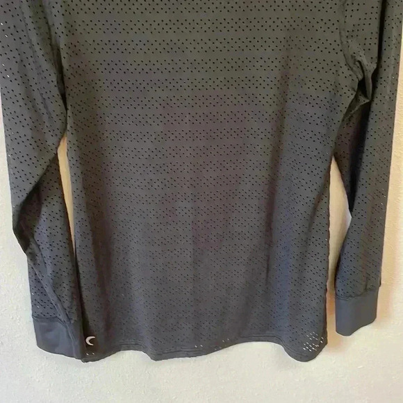 ZYIA Women’s Athletic Long Sleeved Shirt - Picture 7 of 9